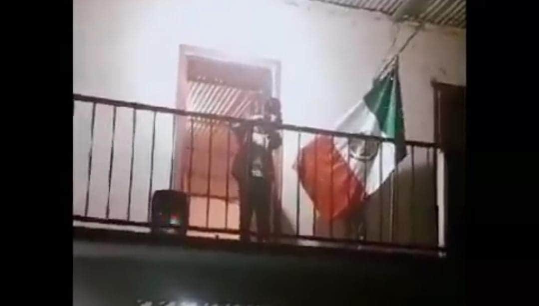 Video: Niños improvisan su propio Grito de Independencia en una localidad de Chiapas