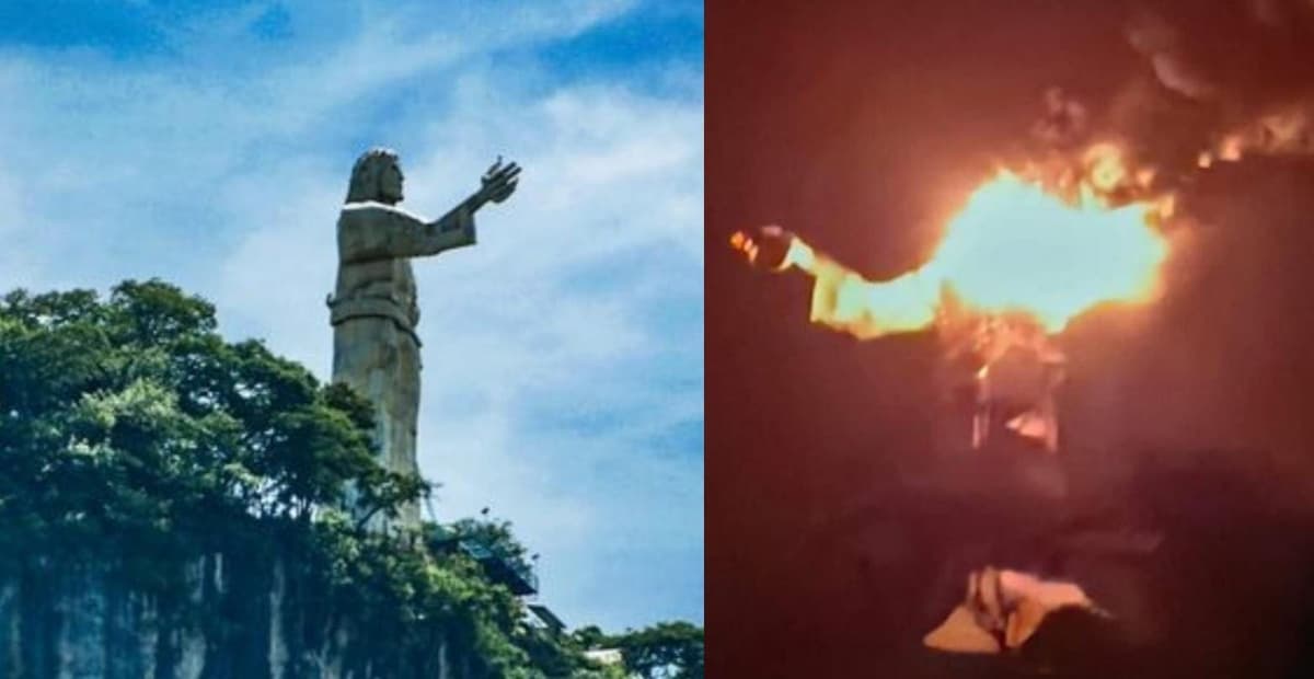 Video: Rayo incendia una estatua de Cristo de 33 metros en La Concordia, Chiapas