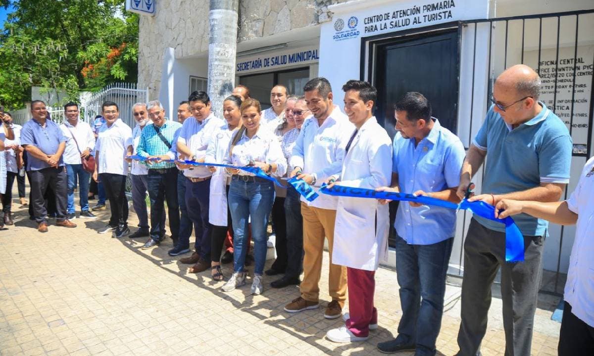 Lili Campos inaugura instalaciones de salud y entrega cartillas de salud municipal