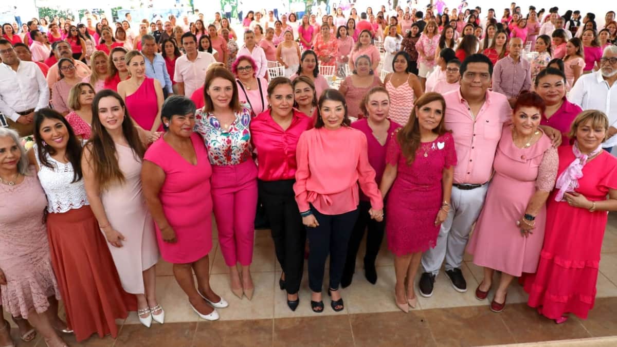 Se unen mujeres al Desayuno Rosa en beneficio de familias solidarenses