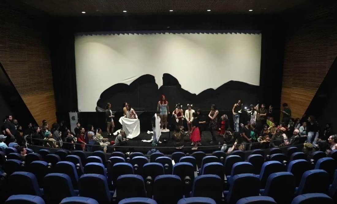 Mujeres trans destruyen pantalla de la Cineteca Nacional