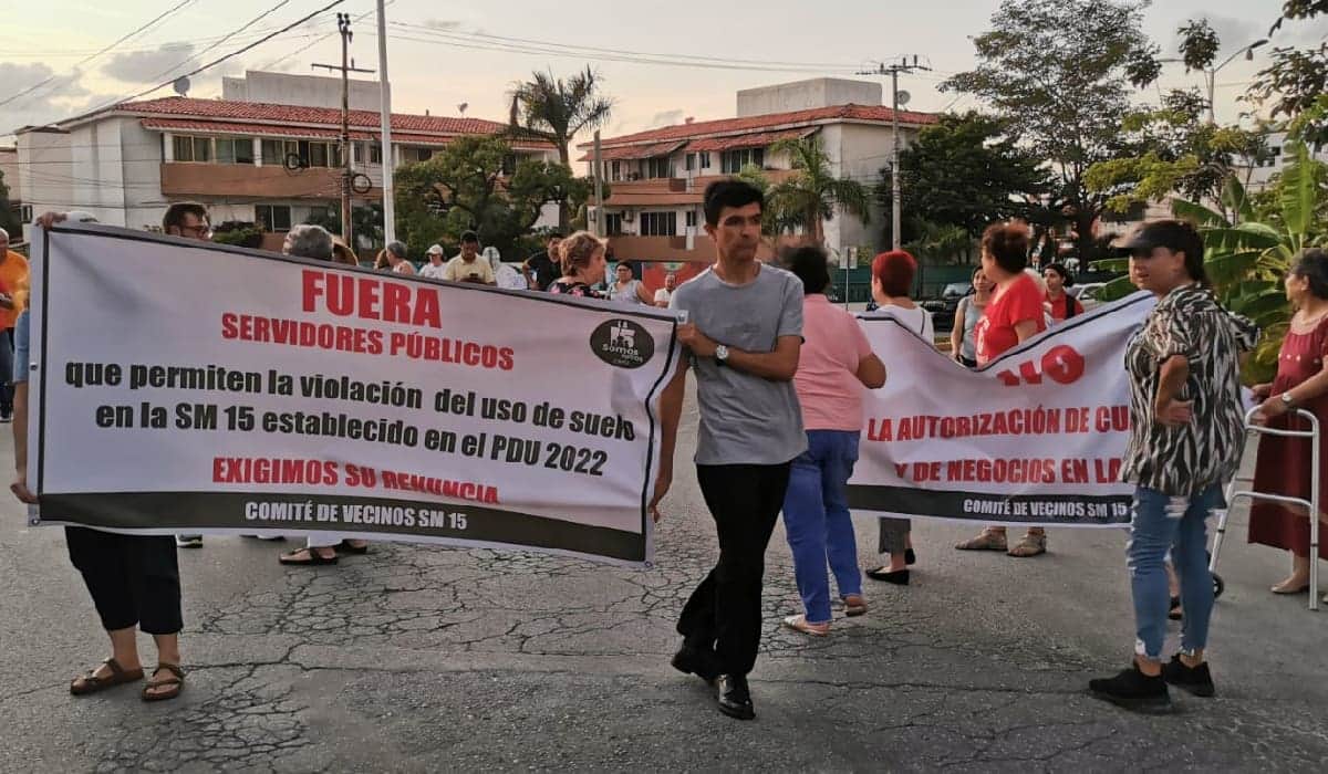 Vecinos de la SM 15 de Cancún exigen que se respete PDU; denuncian que Ana Paty Peralta los ignora