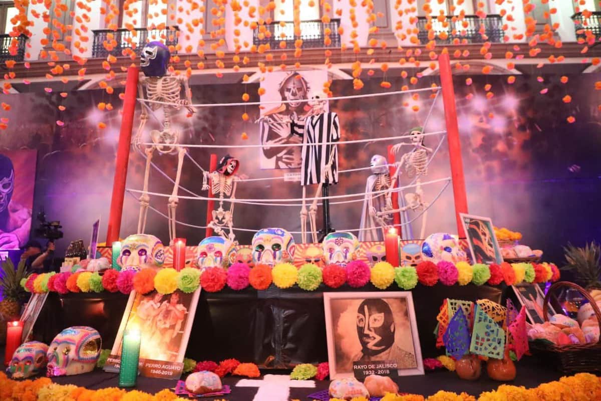 Dedicado a la lucha libre, inauguran altar monumental por día de Muertos en SLP