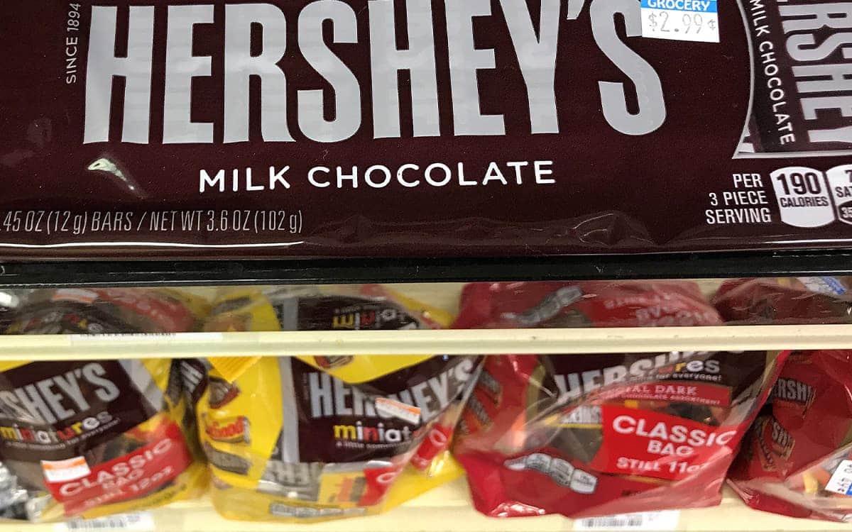 Detectan plomo y cadmio en chocolates Hershey's