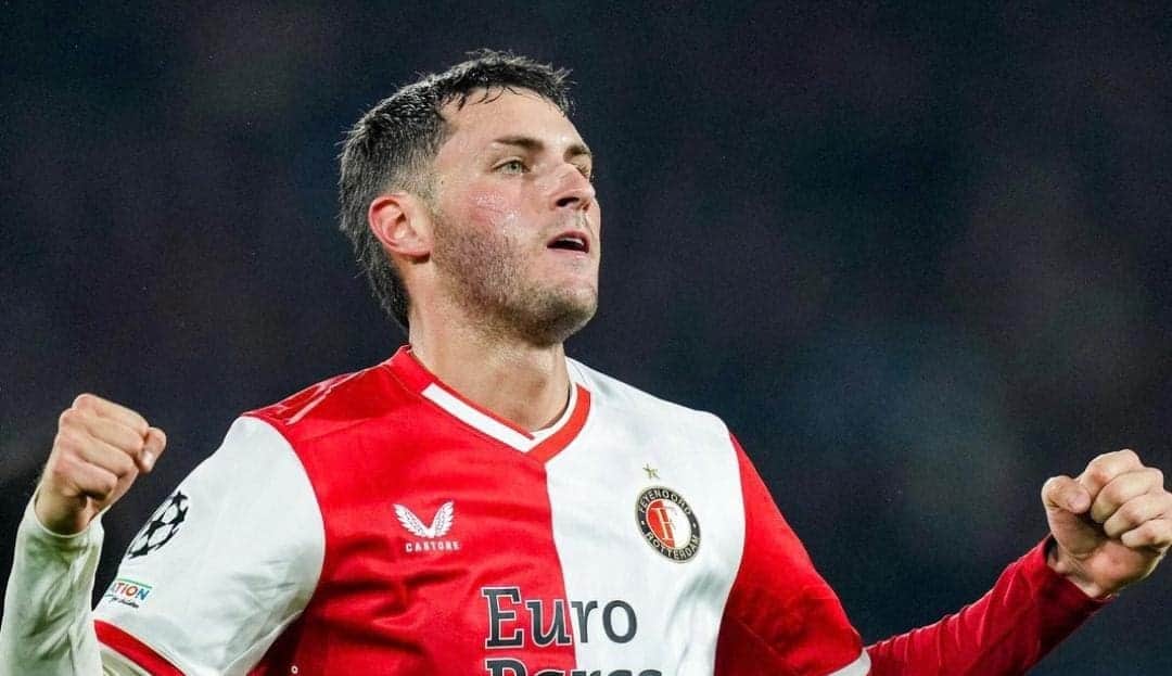 Video: Santiago Giménez debuta en Champions League con doblete