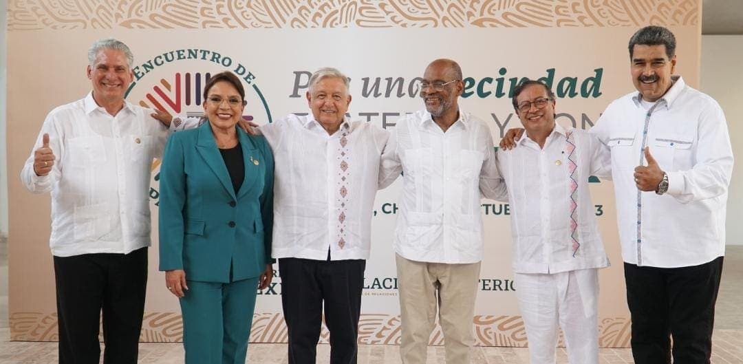 Presume AMLO su foto con Nicolás Maduro, Miguel Díaz-Canel y Gustavo Petro
