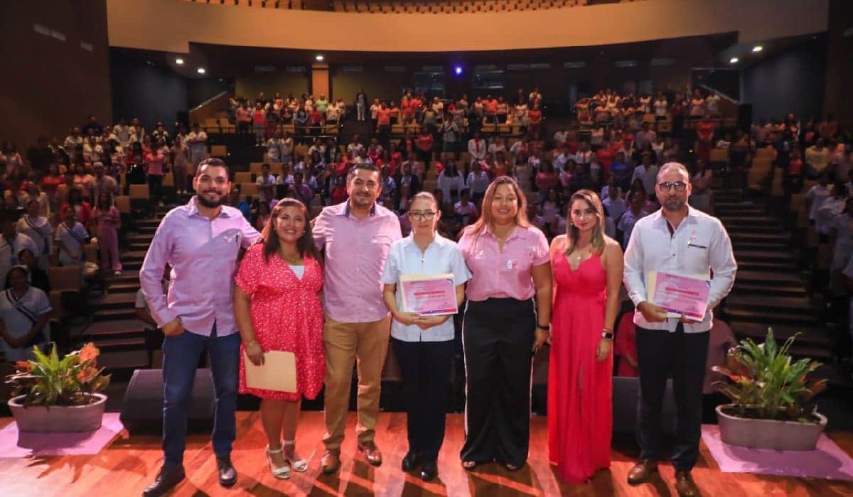 Realizan simposio “Tu lucha es mi lucha contra el cáncer de mama”