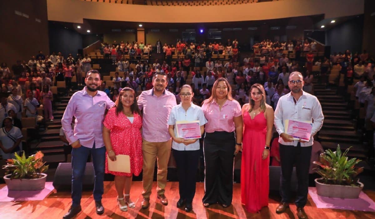 Realizan simposio “Tu lucha es mi lucha contra el cáncer de mama”