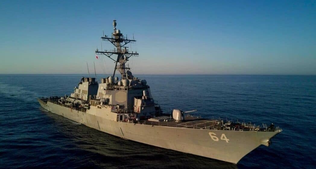 Un buque de la marina de EEUU en el mar Rojo, derribó misiles disparados desde Yemen