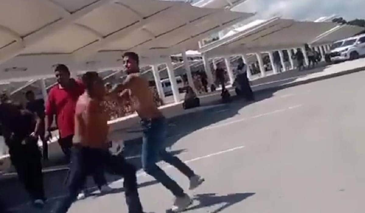 Nuevo pleito de transportistas en aeropuerto de Cancún vuelve a dejar por los suelos la imagen del destino