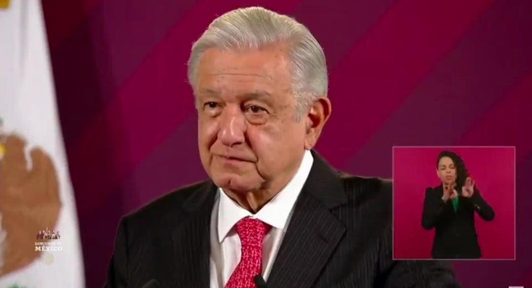 Video: AMLO justifica condecoración a Cienfuegos; dice que le fabricaron delitos