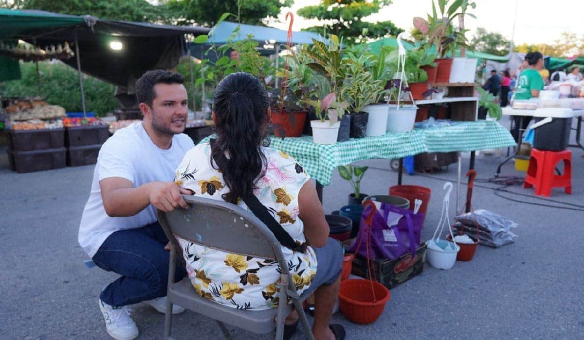 A ras de piso en los tianguis de Cancún, llevamos el mensaje de bienestar y transformación: Pablo Bustamante
