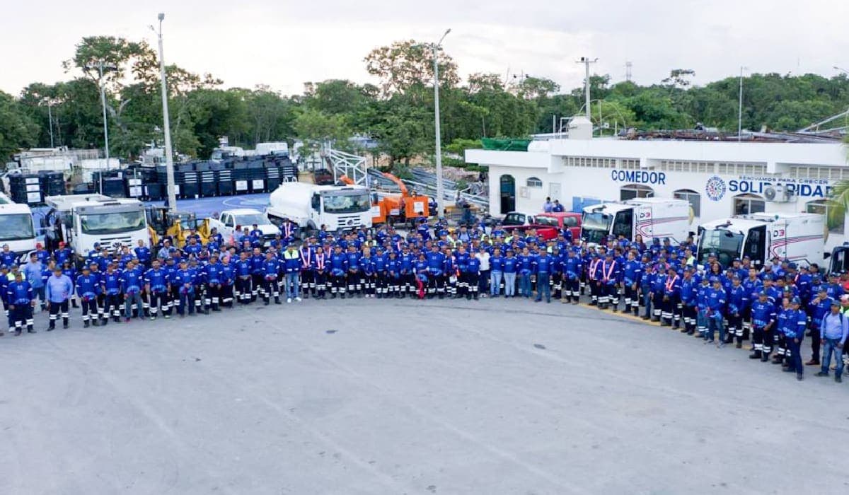 Lili Campos dignifica a personal de servicios públicos con más uniformes