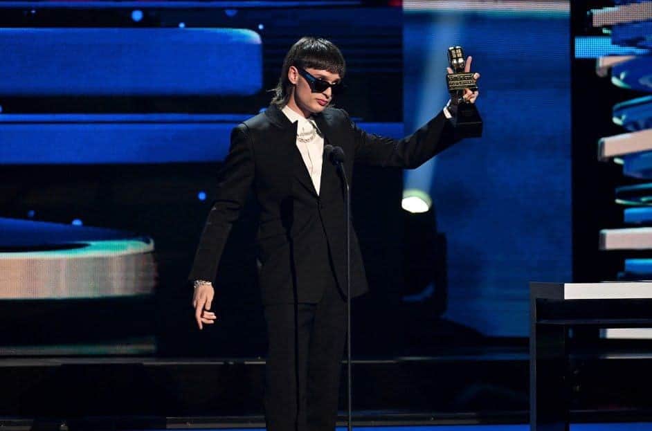 Peso Pluma destrona a Bad Bunny en los Premios Billboard