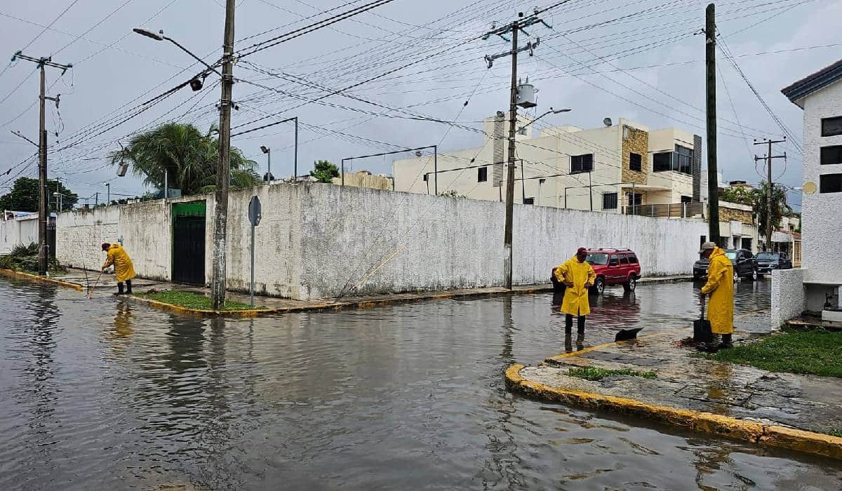 Lluvias generan inundaciones y encharcamientos en varias calles de Cancún