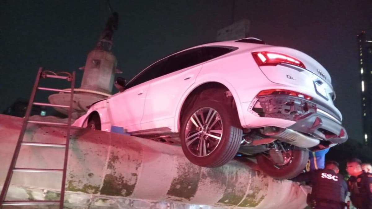 VIDEO: Auto pierde el control y termina sobre fuente de Diana Cazadora