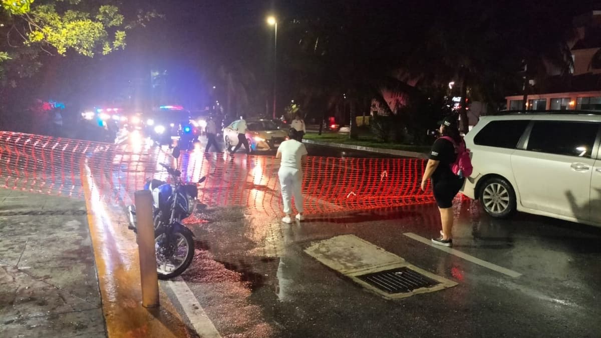 Marchan Madres Buscadoras de Quintana Roo en Cancún; bloquean el paso en Zona Hotelera
