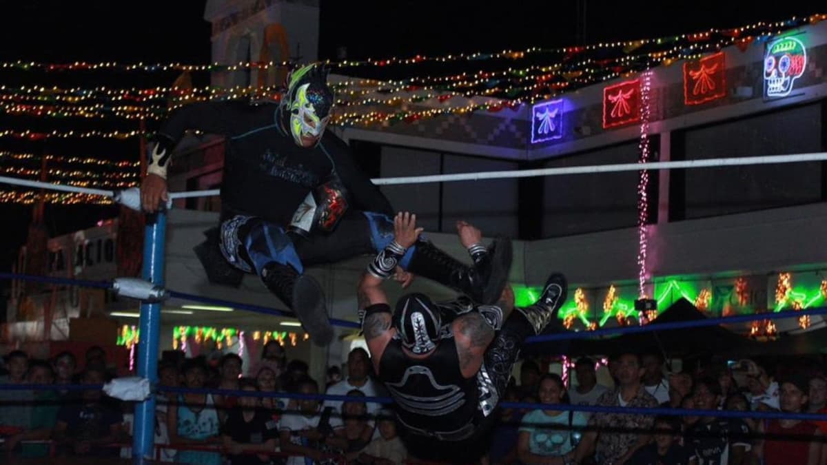 "Lucha Libre en Tu Colonia", Llegó al Festival de Día de Muertos en Playa del Carmen