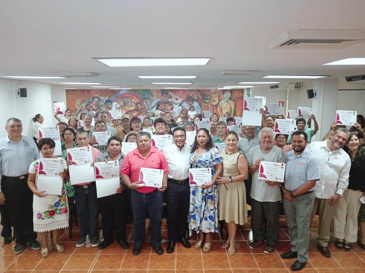 Entrega la SEQ estímulos de antigüedad al Personal de Apoyo y Asistencia a la Educación