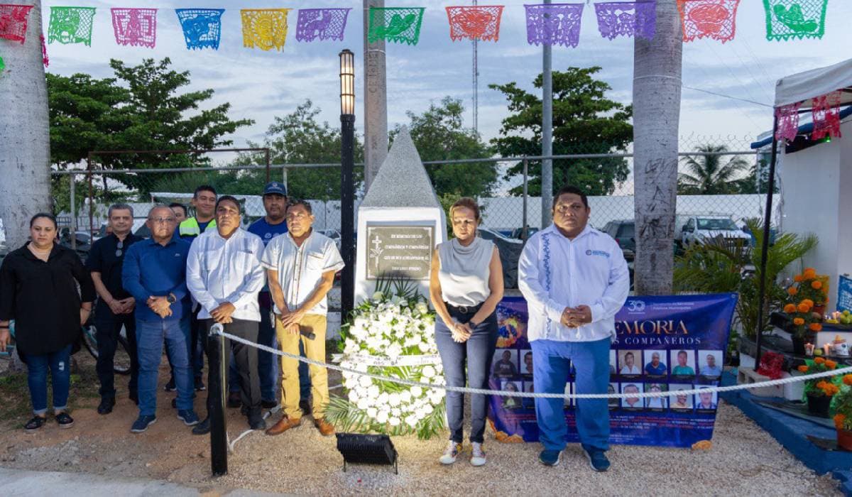 Recuerdan a personal que ha fallecido con un monumento de honor