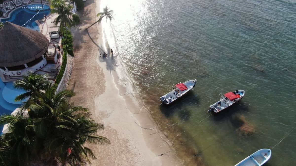 Con 8 mil toneladas de arena, recuperan costas erosionadas de Playa del Carmen