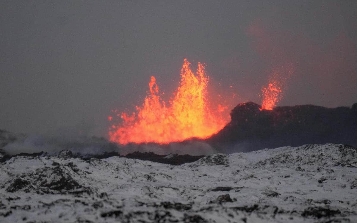 Islandia baja nivel de amenaza por erupción de volcán
