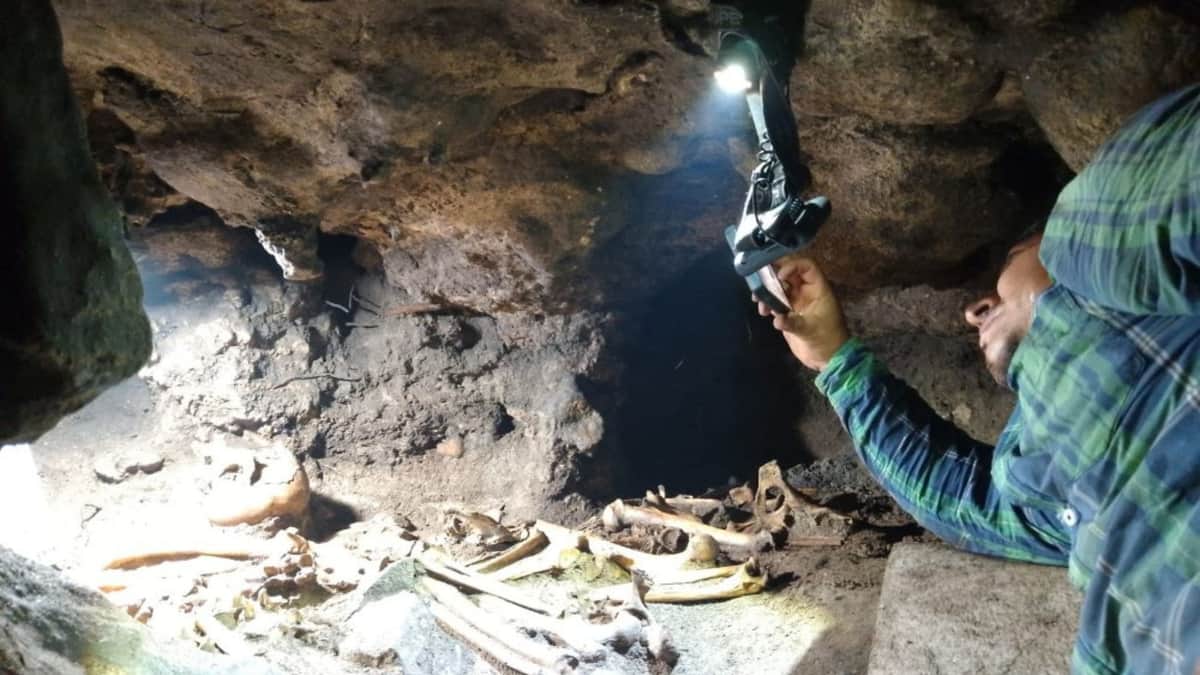 Localizan cueva con depósitos mortuorios al interior del recinto amurallado de Tulum