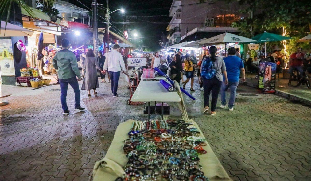 Gobierno de Lili Campos dará tregua navideña a los comerciantes informales en Playa del Carmen