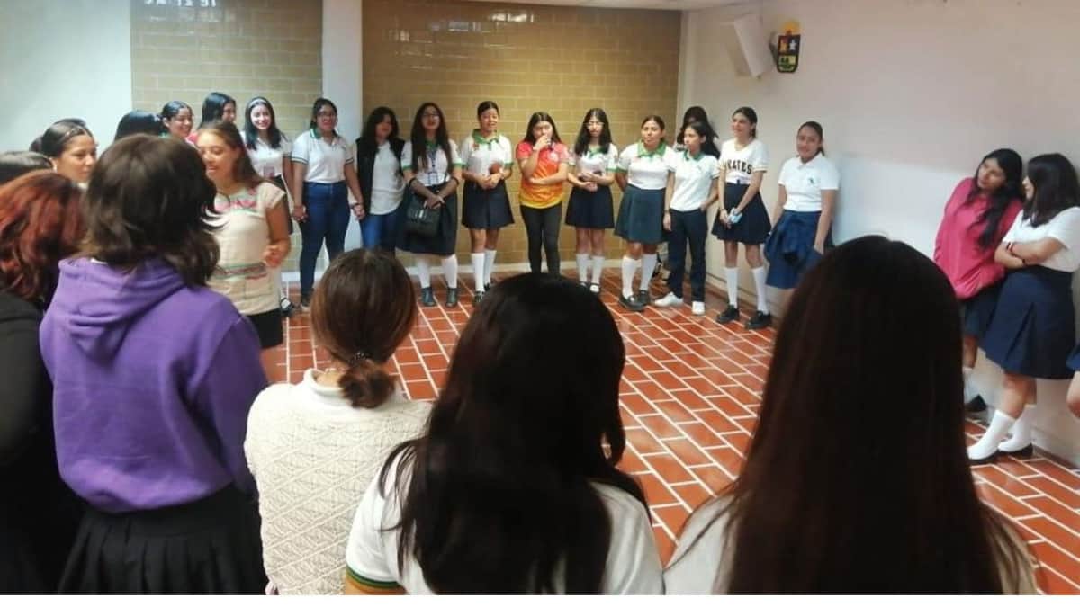 Inicia SEQ programa "Ellas en la Ciencia" para empoderar a las estudiantes