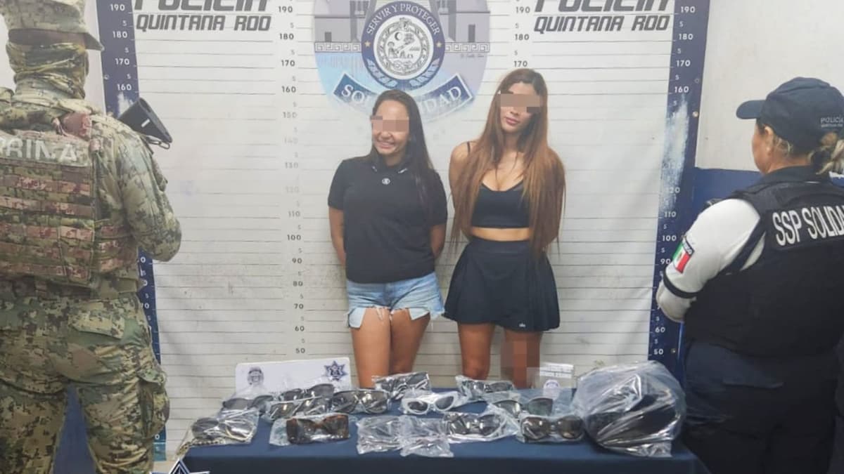 Colombianas querían estrenar lentes sin pagar; las detuvo la Policía en Playa del Carmen
