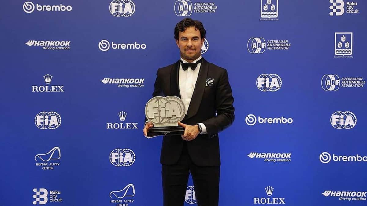 ¡Orgullo de México! "Checo" Pérez recibe premio como subcampeón del mundo