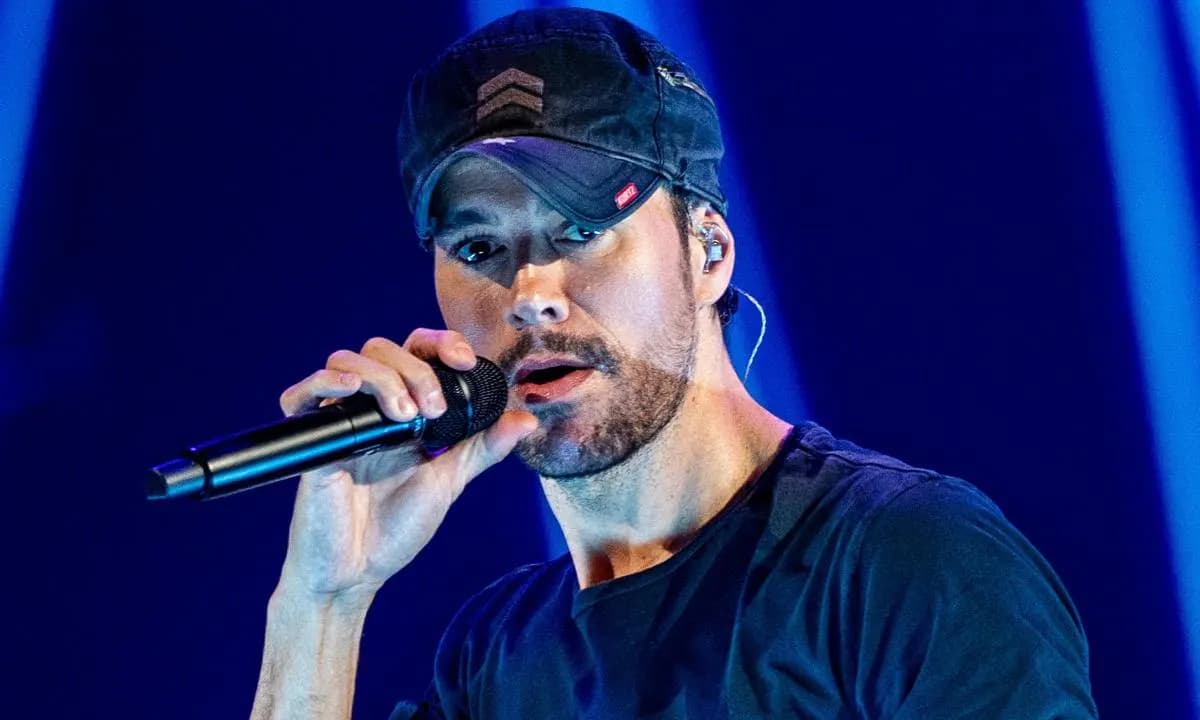 Cantautor Enrique Iglesias vende todo su catálogo musical y sus derechos de imagen