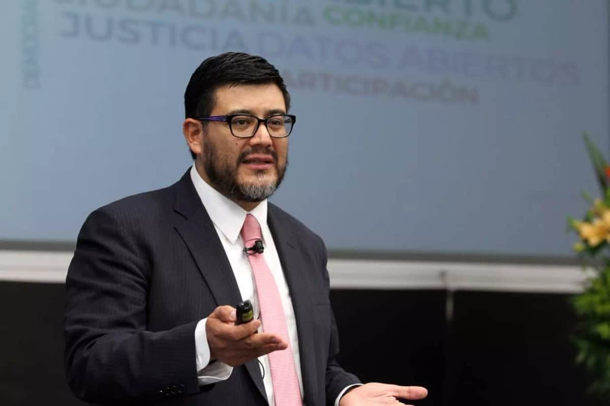 Presidente del Tribunal Electoral se niega a renunciar y "huye" durante receso