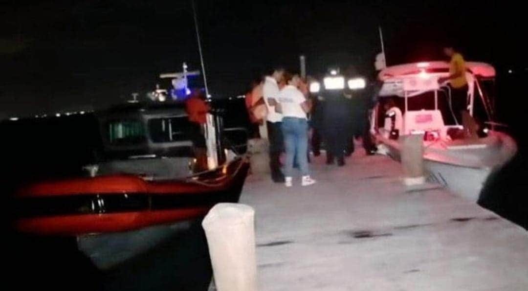 Mueren cuatro personas tras hundimiento de una embarcación en Isla Mujeres, incluido un menor de edad