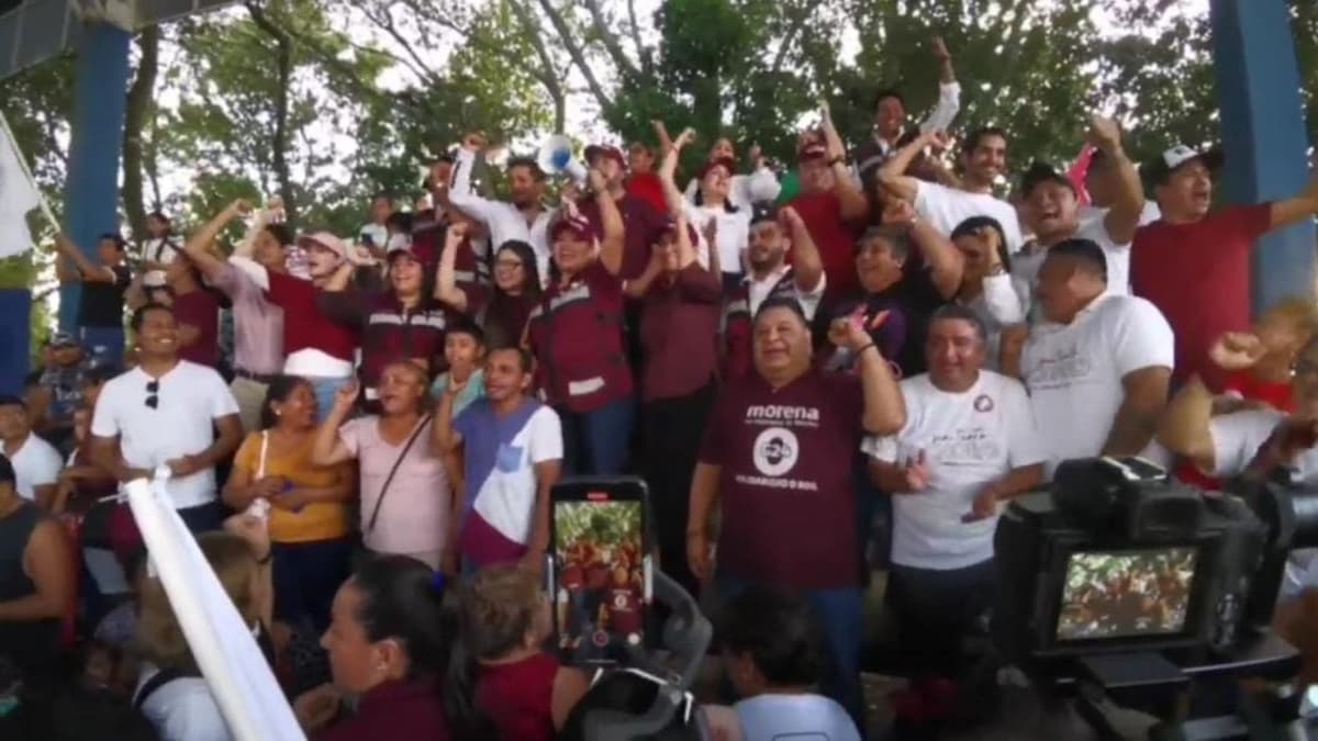 Realizan morenistas megamarcha a favor de Claudia Sheinbaum en Villas del Sol