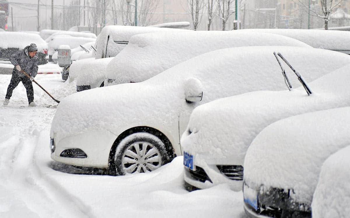 Frío extremo, nieve e intensas lluvias colapsan media Europa