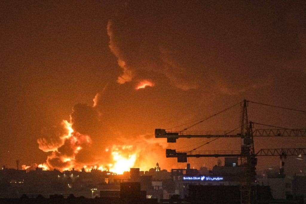 Estados Unidos y Reino Unido realizan bombardeos sobre Yemen