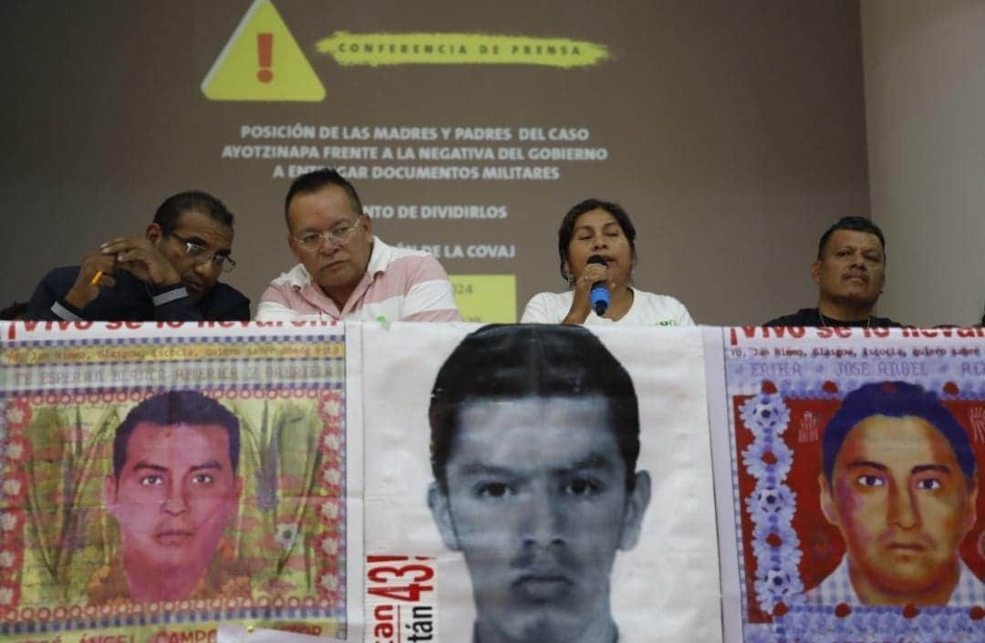 Familiares de los 43 de Ayotzinapa acusan al gobierno de AMLO de querer dividirlos