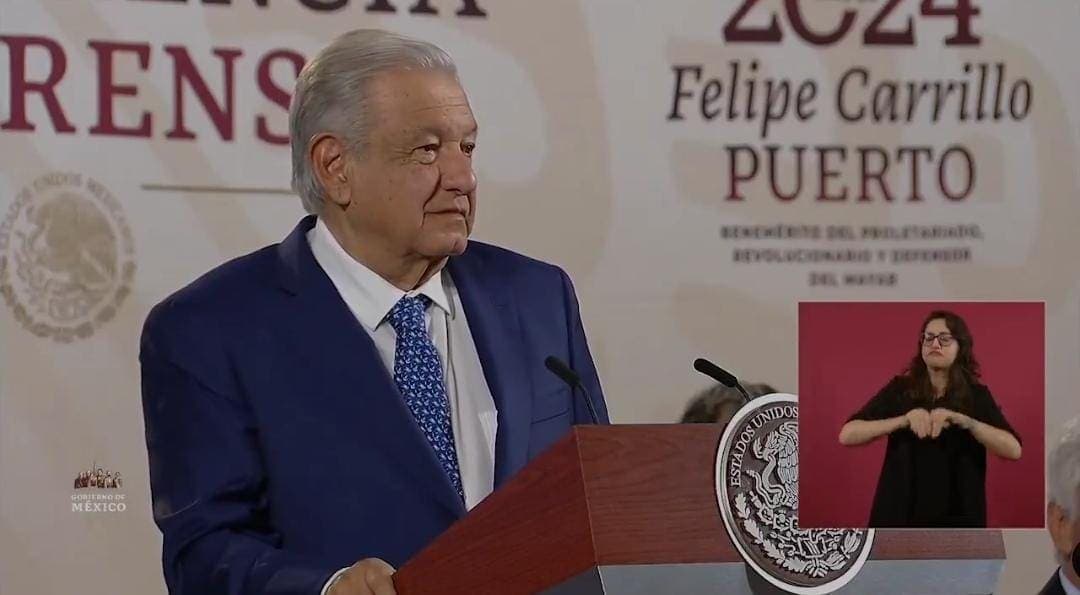Video: AMLO se burla de opositores que culparon a Morena por problema en tren México-Toluca
