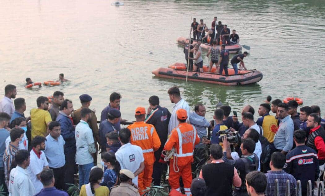Videos: Naufragio en una excursión escolar en India deja 15 muertos