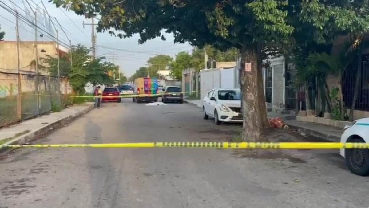 Persona en situación de calle muere aplastada tras meterse a dormir debajo de un vehículo en Playa del Carmen