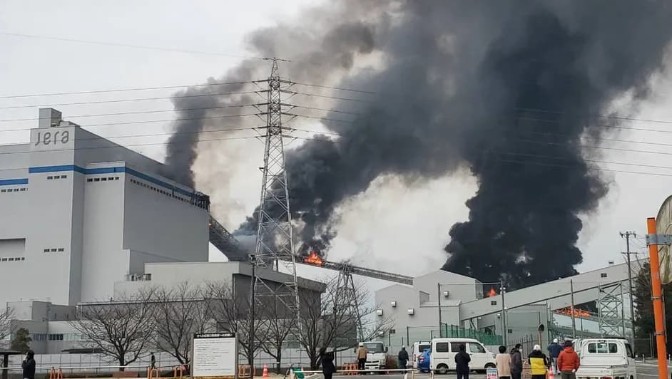 Video: Central eléctrica explota en Japón y genera un gran incendio