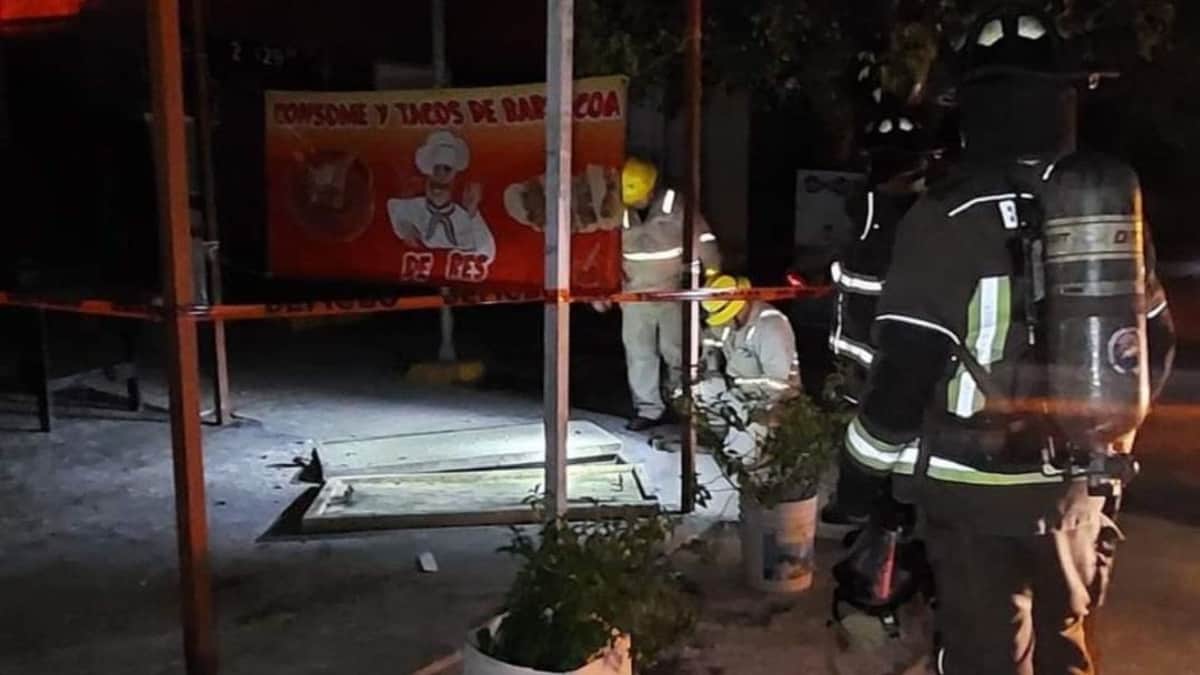 Explota por sobrecarga un registro de CFE junto a una taquería en Cancún