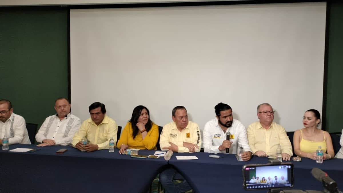Presenta PRD a aspirantes a candidaturas locales; sobresalen Edith Encalada y José Esquivel