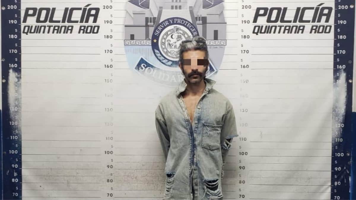 Policías de Playa del Carmen recuperan auto robado y detienen al presunto ladrón