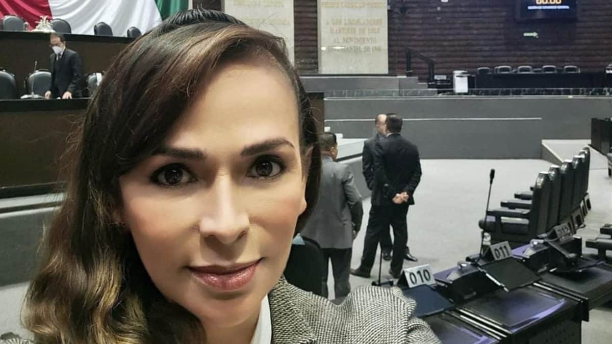 Deja Laura Fernández al PRD; será diputada federal sin partido