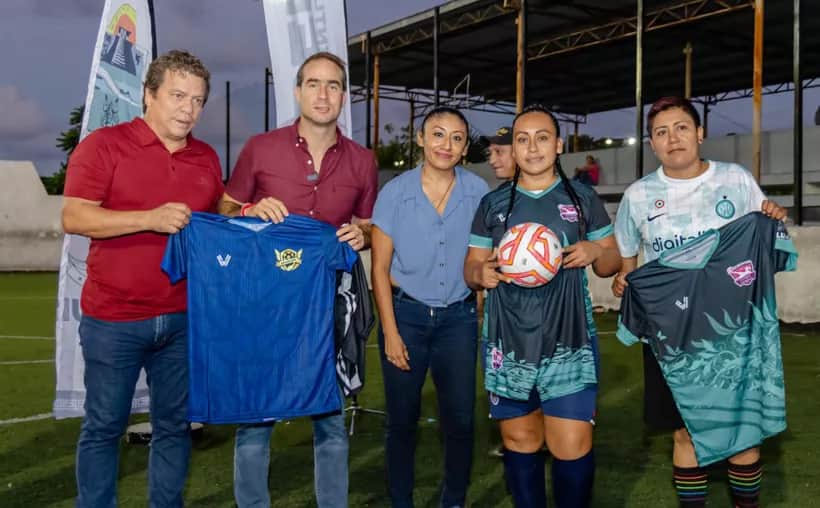 Diego Castañón inaugura liga femenil “Unidas por el Deporte” en Tulum