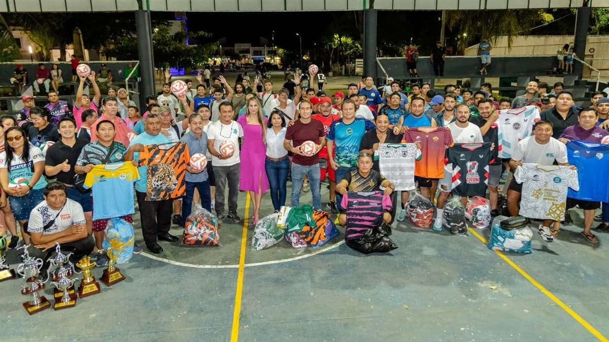 1,500 deportistas beneficiados: Diego Castañón entrega material deportivo a nueve ligas de Tulum