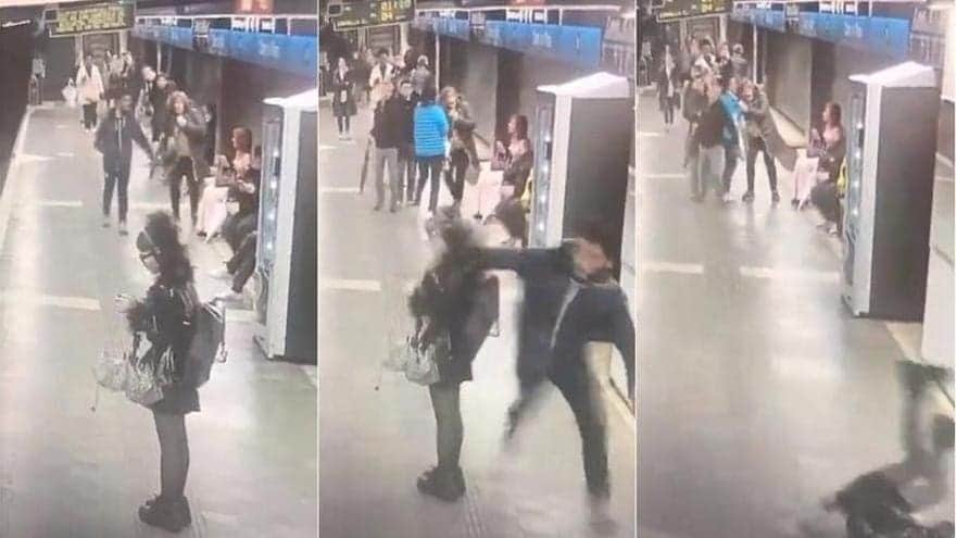 Video: Un hombre agrede violentamente a varias mujeres en el metro