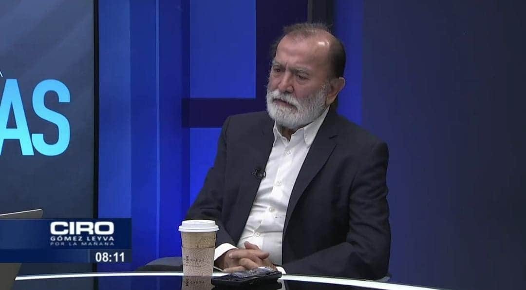 Afirma Epigmenio Ibarra que tendencias en redes contra AMLO se generan con granjas de bots